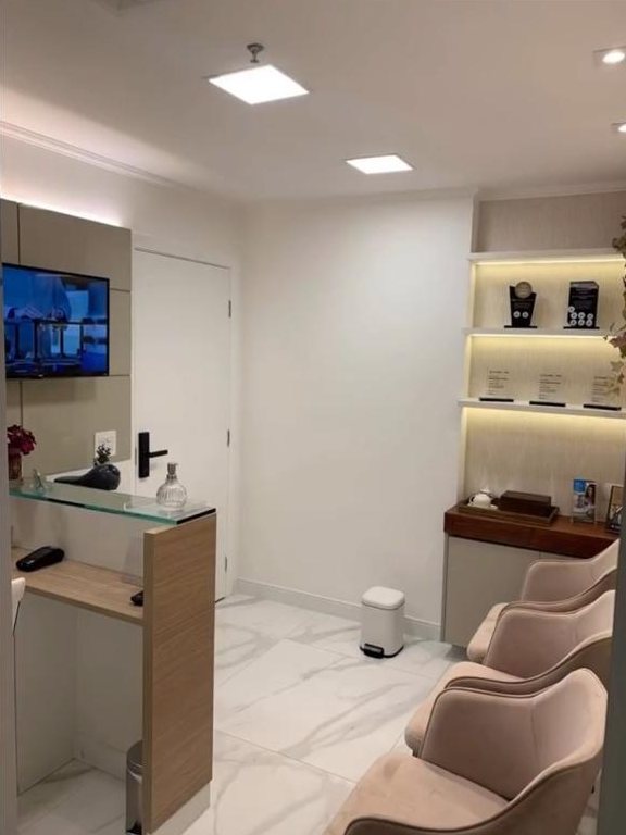 Recepção e sala de espera iluminadas